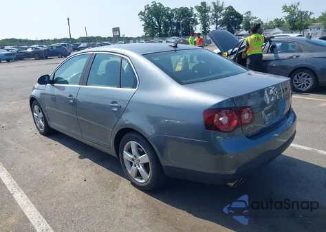 2008 Volkswagen Jetta Se/Sel z USA, uszkodzony, nr VIN 3VWRZ71K88M176385